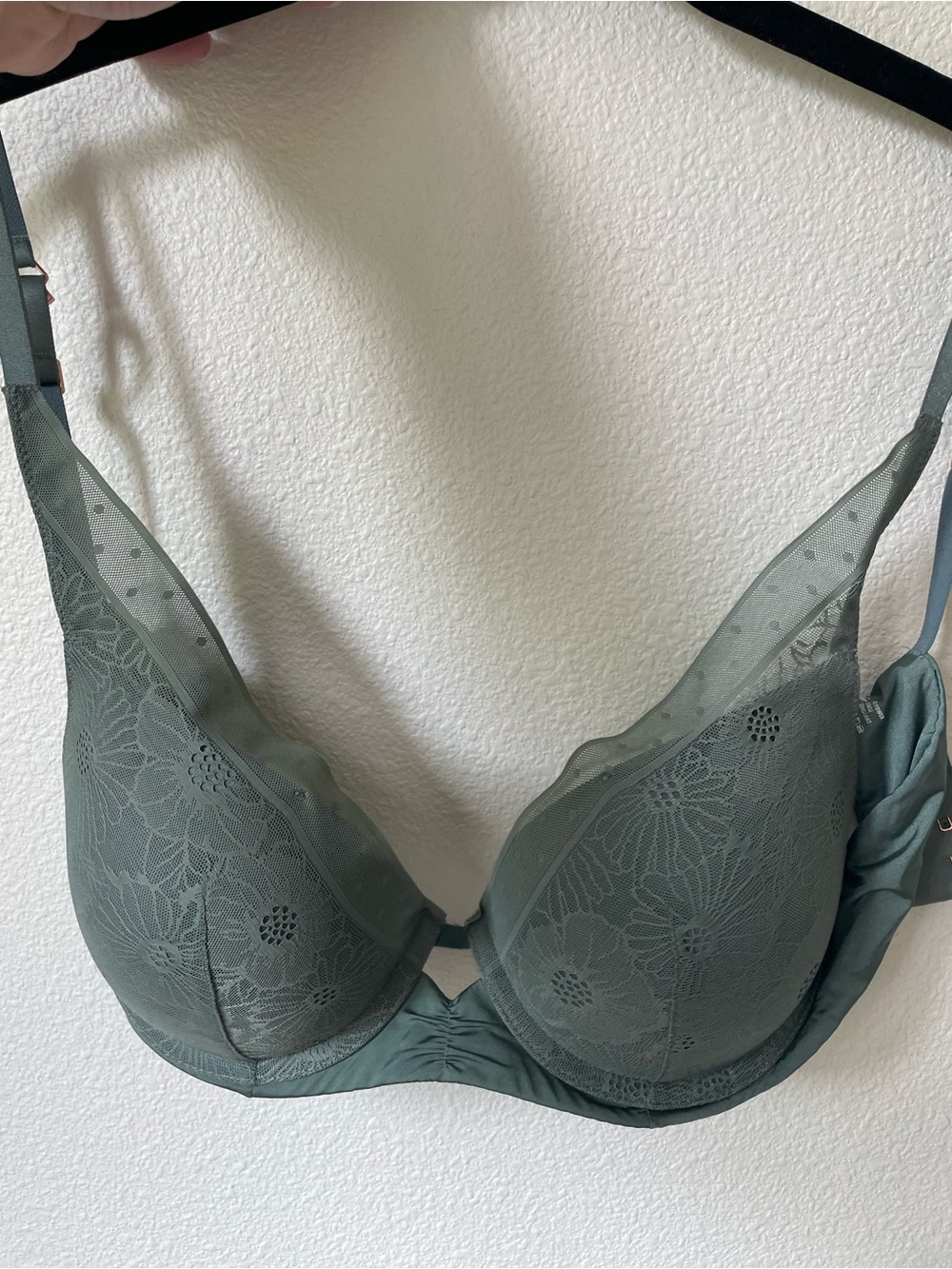 aerie Floral Lace Underwire Bra in Sage